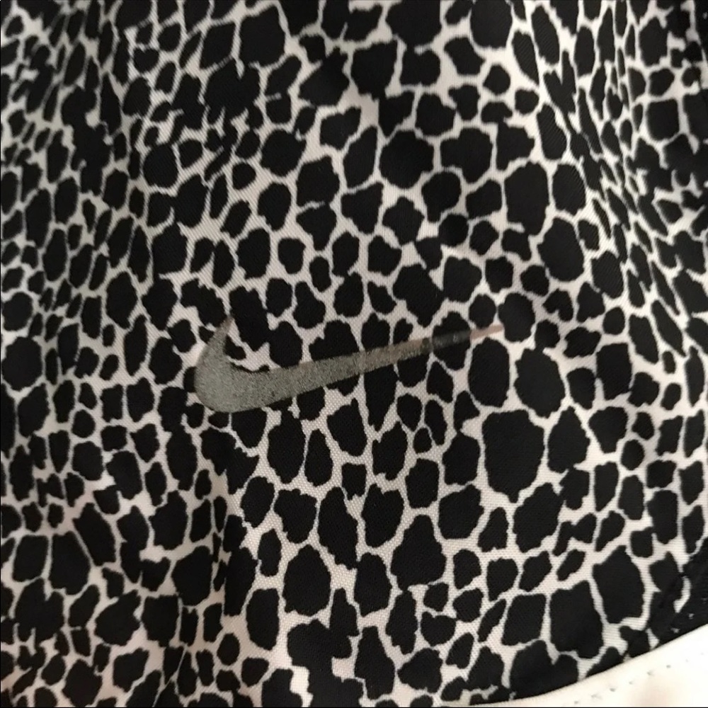 Nike Dri-Fit Shorts Running Athletic Workout Black White - Picture 2 of 4
